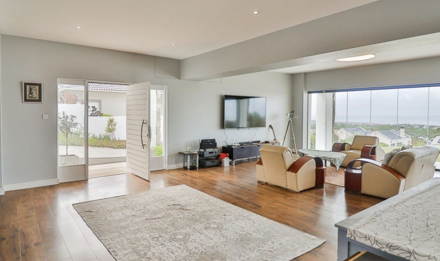 5 Bedroom Property for Sale in Onrus Western Cape